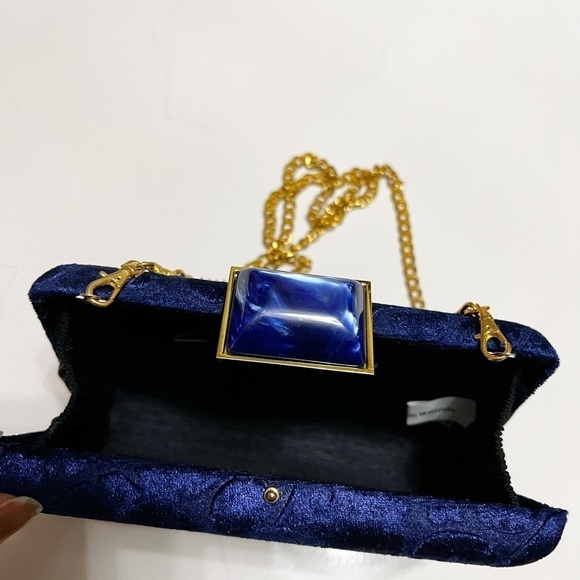 SONDRA ROBERTS Velvet Floral Blue Crossbody Clutch - Picture 3 of 4